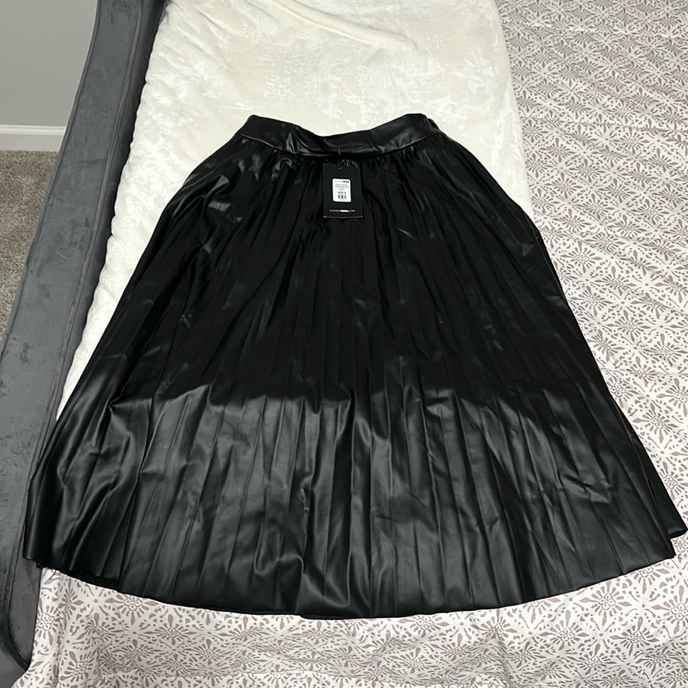 Fashion nova Pleated Midi skirt